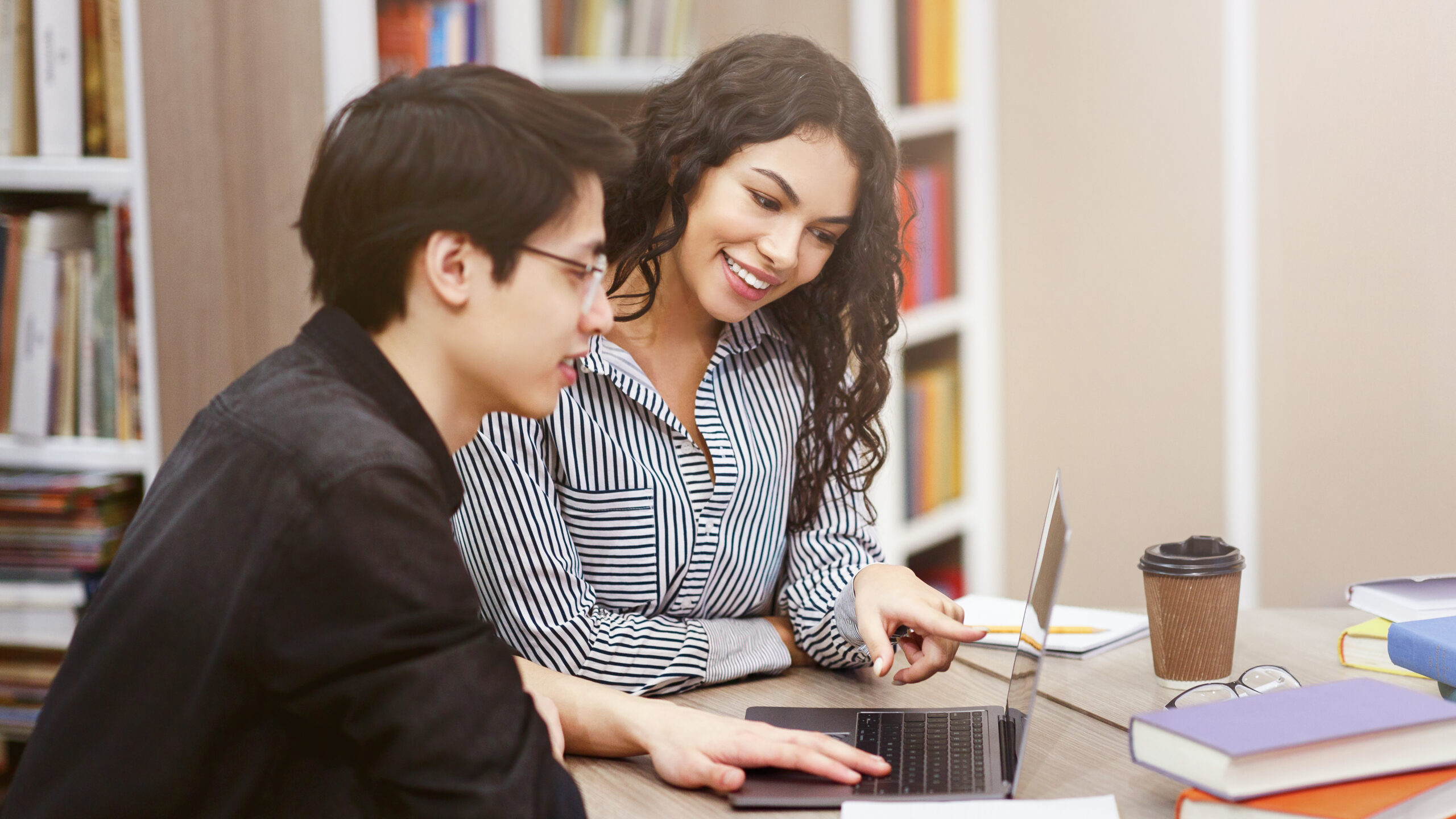 Cursos semi privados de inglés en Zapopan con atención personalizada en Mundo Bilingüe
